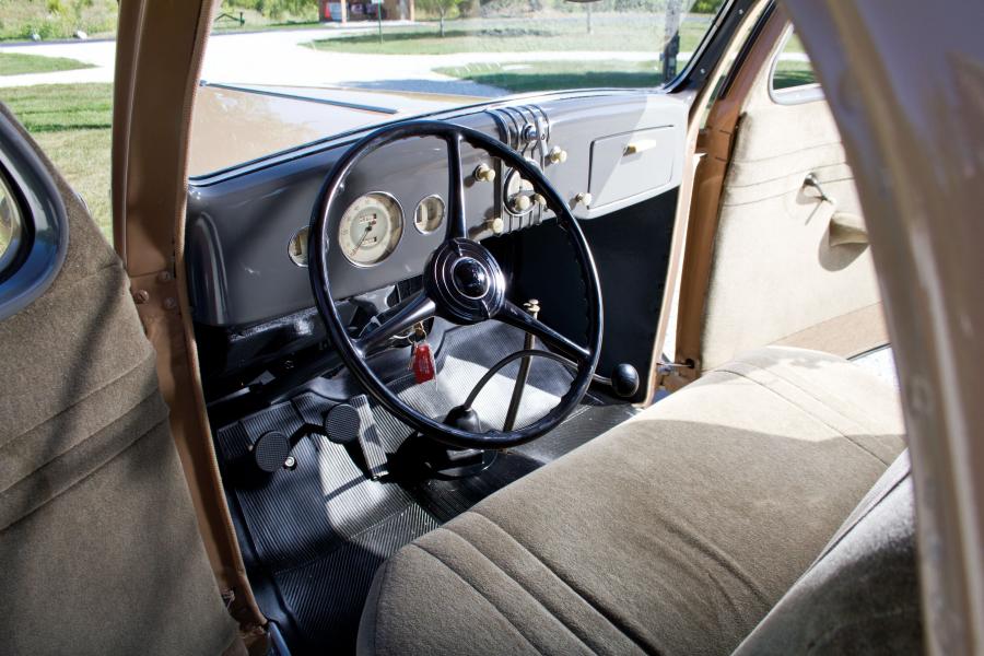  Ford DeLuxe 3-Window Coupe 1935 года  (фото 22 из 50)